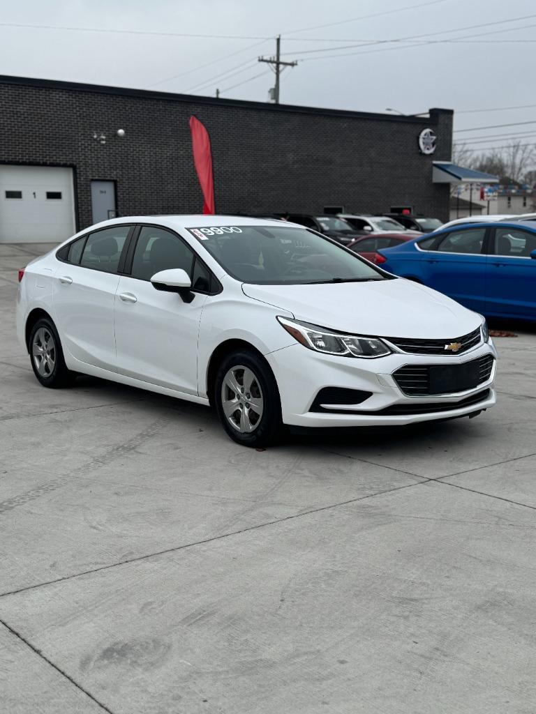 2017 Chevrolet Cruze LS's photo