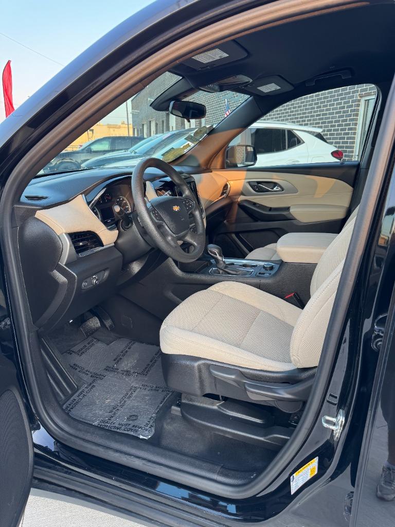 2023 Chevrolet Traverse LS - Photo 10